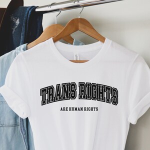 Respekt Pronomen Shirt, Retro Trans Rights sind Menschenrechte Crewneck Tshirt, Protect Trans Kids, Retro Trans Pride Kleidung, Trans Geschenk