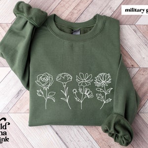 Custom Birth Flower Month Sweatshirt, Gift for Mom Mama, Sentimental Gift Ideas for Her, Sweet Mother&#39;s Day Gift, Personalized Mom Gifts