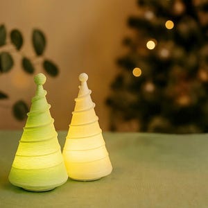 Kleine kerstboom met flikkerend led-theelichtje voor kerstdecor, 3D-geprint oplichtend decor, kerstboomlicht, decor vakantiemantel.
