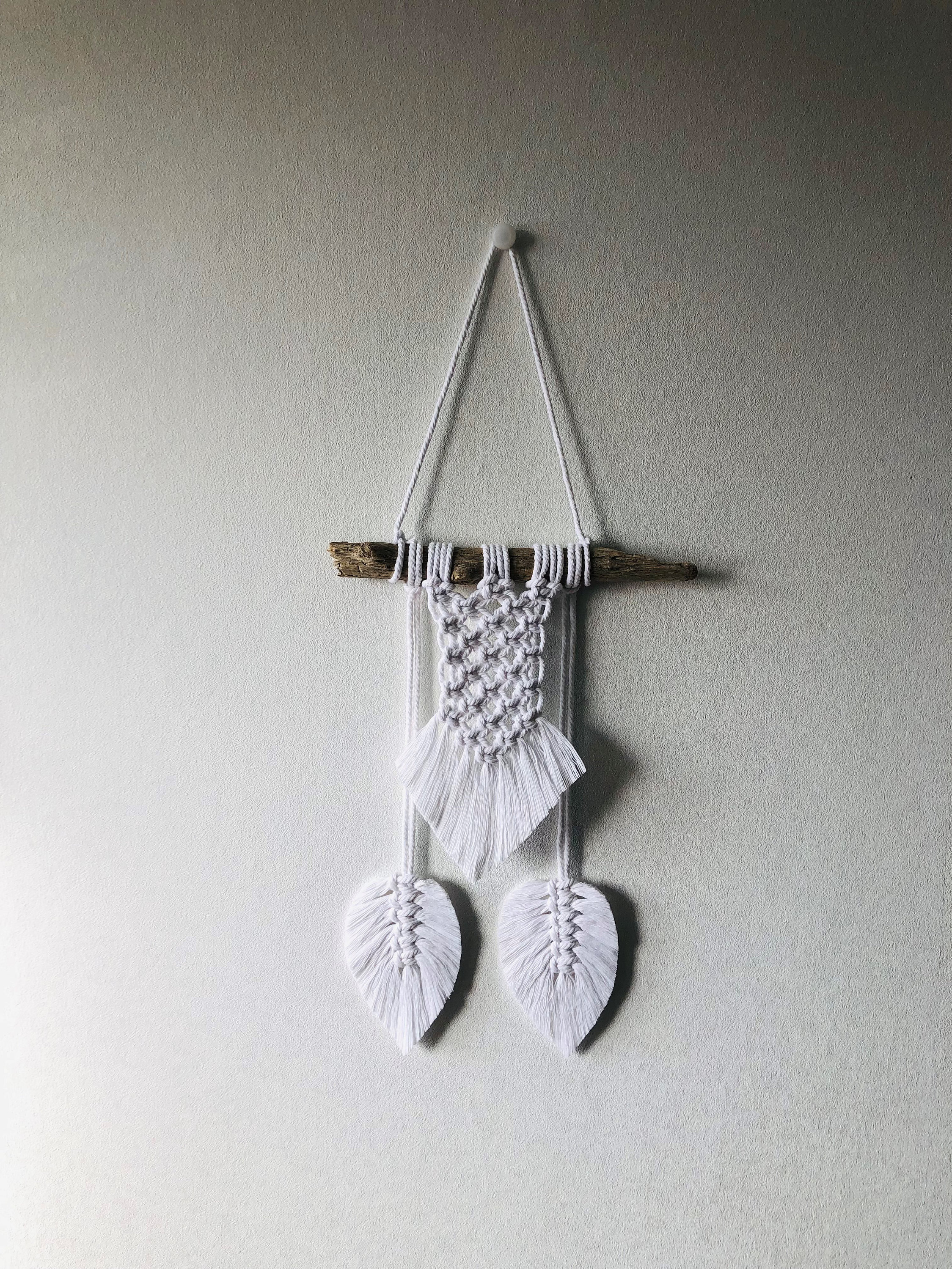 Suspension Ballerine Blanche sur Bois Flotté