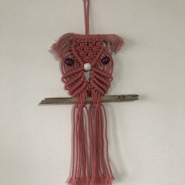 Petit Hibou Rose en macramé fait main