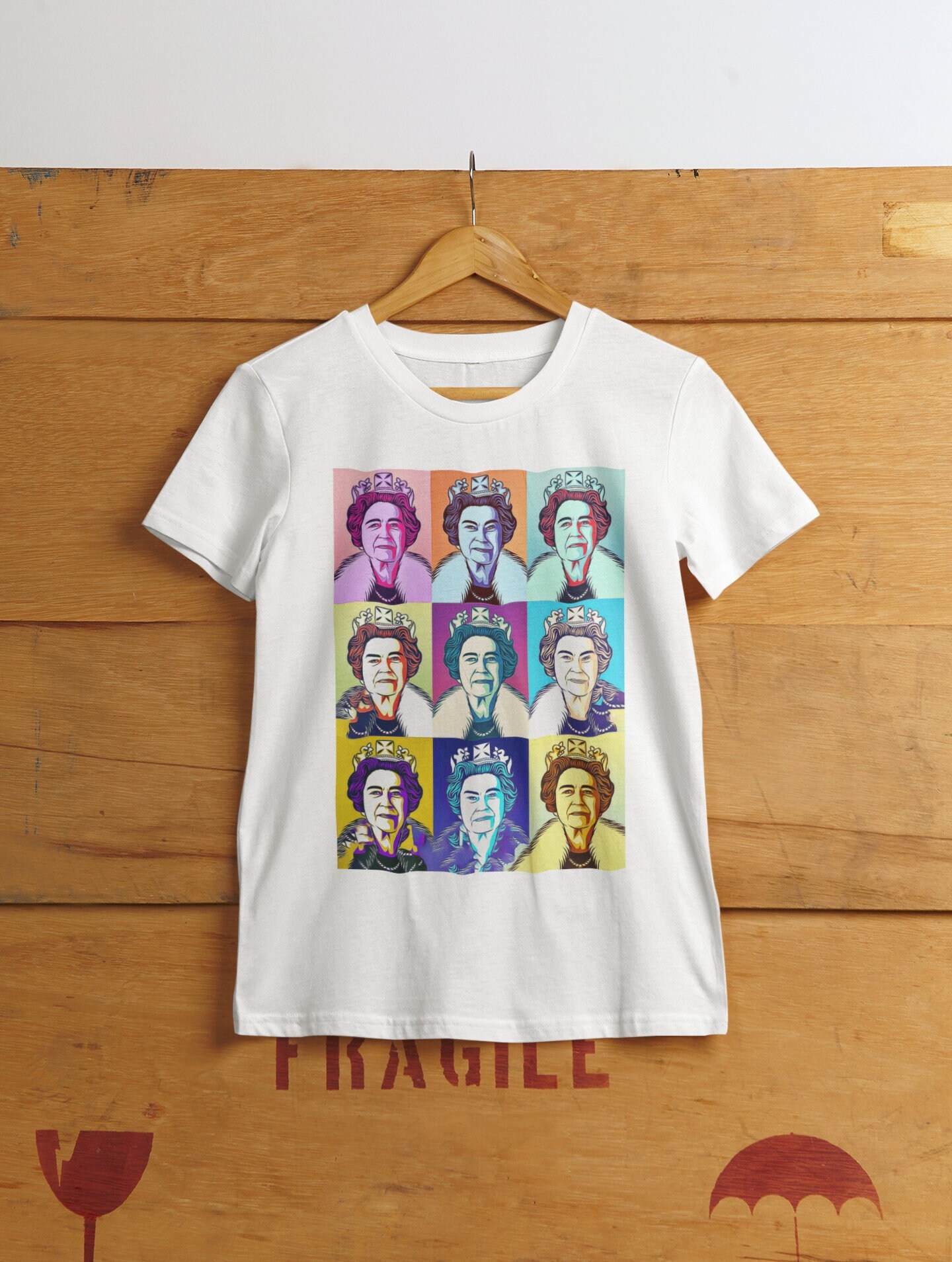 Discover Maglietta T-Shirt RIP Queen Elizabeth II Uomo Donna Bambini Regina Elisabetta D'Inghilterra