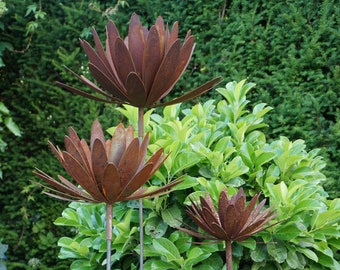 Fleur de chrysanthème avec gousse (sans tige) - patine - décoration de jardin