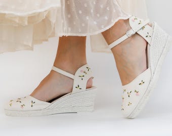 Bestickte Espadrille Wedges: Elfenbein Ankle Riemchen Schuhe