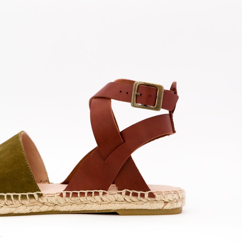 comfortable flat espadrilles in suede and leather, espadrilles with bare heel, babouche-style espadrilles, green and brown espadrille image 4