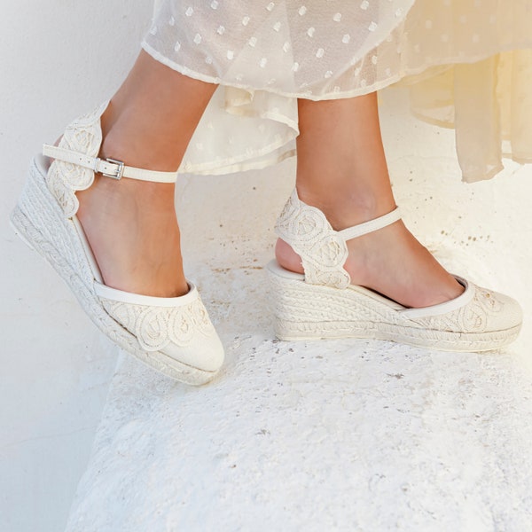 low wedge espadrilles adorned with lace, ideal for a beach wedding, a bohochic bride or any woman who likes to wear cool footwear.