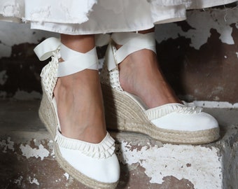 Elegante ivoorkleurige espadrilles met grosgrain lintversiering - handgemaakte damesschoenen, stijlvolle handgemaakte espadrilles - ivoorkleurige canvasschoenen