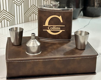 Juego de frascos personalizados para regalo de padrinos de boda, frasco rústico de cuero marrón, frasco con iniciales para el padrino de boda, artículos de bar para hombres