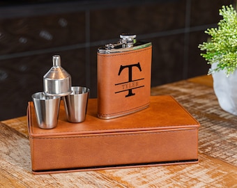 Juego de frascos personalizados, juego de frascos grabados, juego de frascos personalizados, regalo para él, regalo para novio, juego de frascos de cuero, regalo para el hombre.