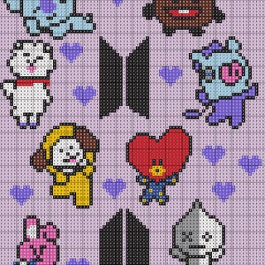 Può includere: Un motivo pixelato con personaggi dei cartoni animati e il logo BTS. I personaggi sono in vari colori, tra cui blu, marrone, giallo, rosso e rosa, con cuori viola sparsi su uno sfondo lilla chiaro.