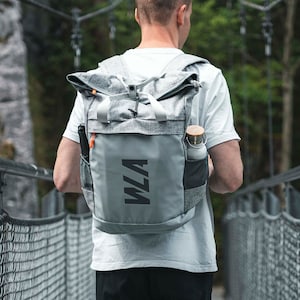 Ryggsäck/blöjväska med rulltopp och handtag, grå, 28L