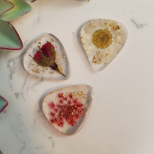 Flower Guitar Pick Handmade Pick Guitar Accessories Gift for Music lover Musician Gift Resin Guitar Picks Guitar Accessories Gift for Her
