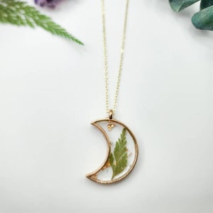 Resin Flower Jewelry, Fern Necklace, Botanical Jewelry, Minimalist Jewelry, Nature Gift, Nature Inspired, Green Necklace, Gift for Her