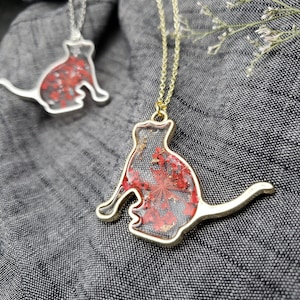 Cute Cat Necklace, Real Pressed Flowers, Resin Jewelry, Cat lover, Birthday Gift For Her, Unique Gift for Girl, Cat Keepsake, Summer Jewelry