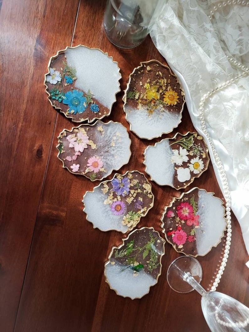 Geode shaped coasters with multiple flower colors