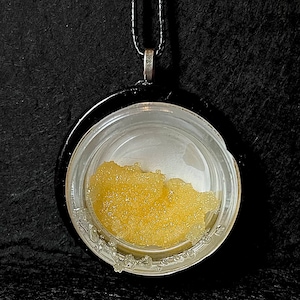 Dab pendant necklace