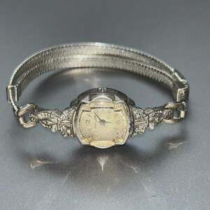 Vintage Baylor Womens Watch .925 Sterling Silver Oval Watch Vintage Baylor Women Dainty Oval Diamond Silver Tone Quartz  main image 4