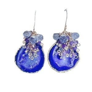 Einzigartige lila Geode/ Druzy Cluster Ohrringe sind eine perfekte Ergänzung zu Ihrer Schmucksammlung, Amethyst Saphir/ Iolith/ Gold Cluster