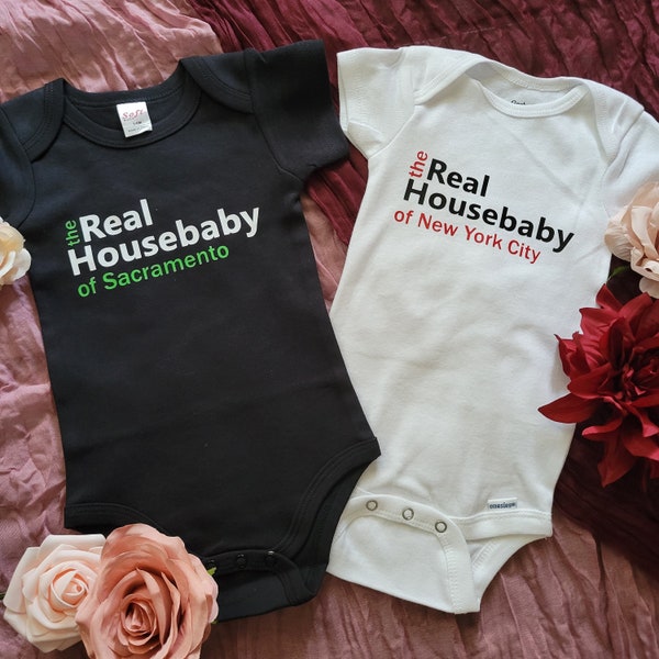 Benutzerdefinierte Real Housewives Onesies® Marke für Baby, personalisierter Real Housebaby-Body, neues Babygeschenk für Real Housewives-Fan, Bravo-Baby