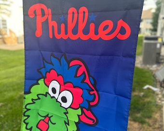 Bandera personalizada de los Philadelphia Phillies Phanatic de 71 x 101 cm (28" x 40"). Bandera premium de la mascota de los Phillies para el hogar.