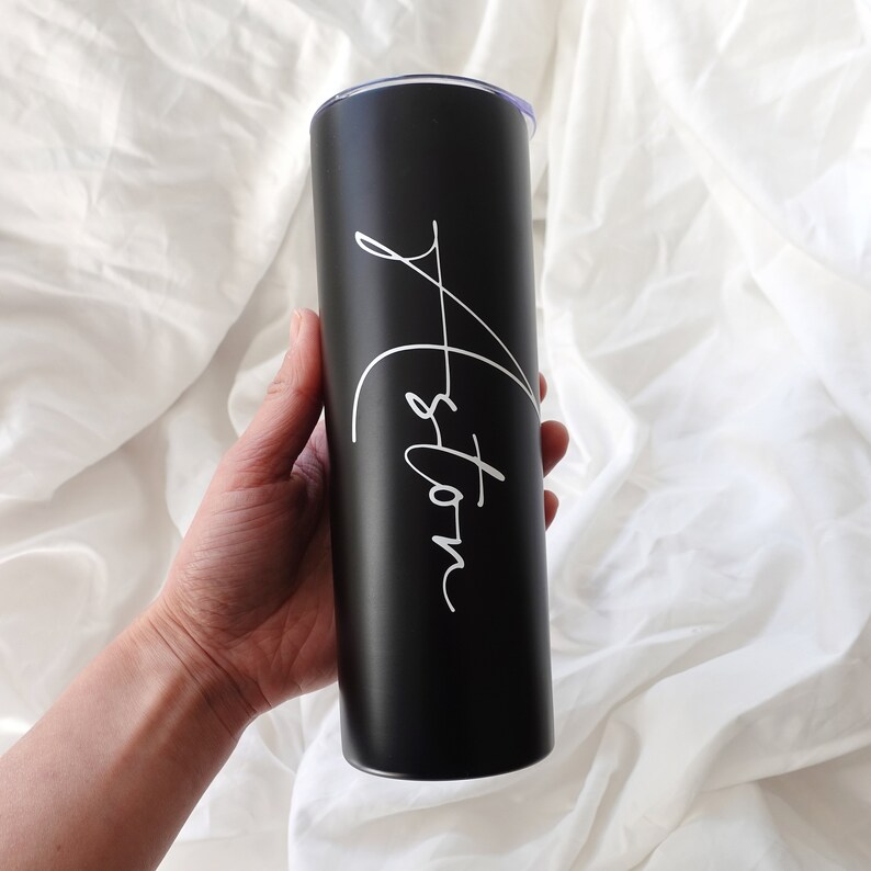 Tumbler Skinny personalizzato da 20 once / Cannuccia e coperchio riutilizzabili / Regali aziendali / Regali per lei / Tumbler Skinny personalizzato / Regali personalizzati immagine 4