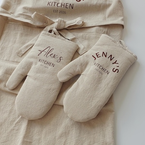 Personalized Linen Oven Mitt, Custom Name, Kitchen Glove, Baking Cooking Housewarming Gift, Gift for Her