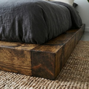 Pari japonais Miyuki minimaliste Holzbett Nuss