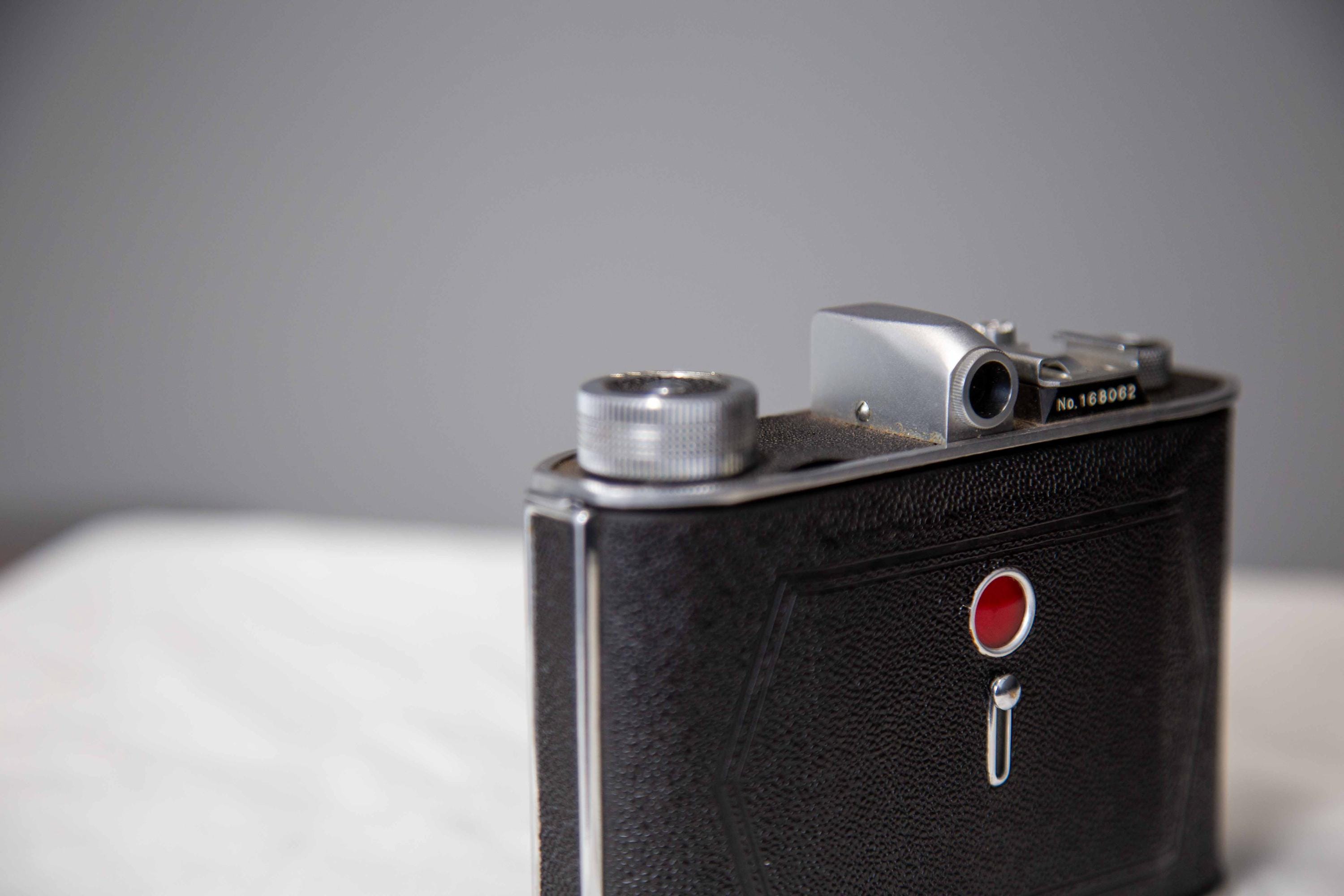 Vintage Minolta Konan Flicker Folding Camera With Leather Case