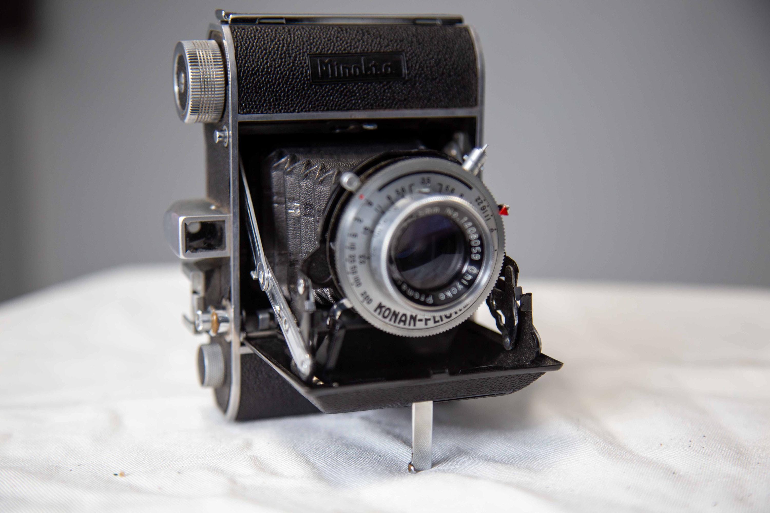 Vintage Minolta Konan Flicker Folding Camera With Leather Case