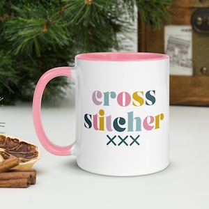 Taza de punto cruzado con color en el interior, taza de café de costura, lindo regalo para artesanos, punto de cruz hobby, taza de café flosstube