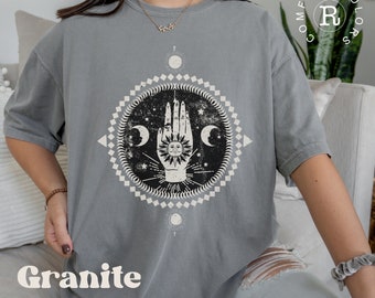 Comfort Colors Celestial Hand Shirt, Celestial Dress Shirt, Celestial Shirt Frauen, Comfort Colors Celestial Shirt, mystisches Shirt, Mond Shirt