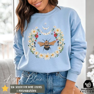 Botanische trui Bee Lovers Shirt Boho Sweats Bloemengrafiek Shirt Flower Sweats Bee Botanische Shirt Aardbeien Trui Bee Lovers Geschenken
