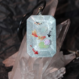 Enchanting Resin Fish Pond Pendant: Koi Fish, Lily Pads & 3D Water Lily