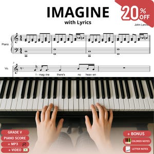Puede incluir: Partitura de piano con la letra de "Imagine" de John Lennon. La imagen muestra un teclado de piano con manos tocando la música. El texto "IMAGINE with Lyrics" está en la parte superior, con una promoción del 20% de descuento. El texto adicional incluye "GRADE V PIANO SCORE + MP3 + VIDEO".