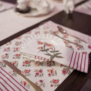 Set di tovagliette e runner con stampa floreale, runner da tavolo con stampa floreale per decorazioni per la casa, ristorante, tovagliette e set di tovaglioli con stampa a blocchi