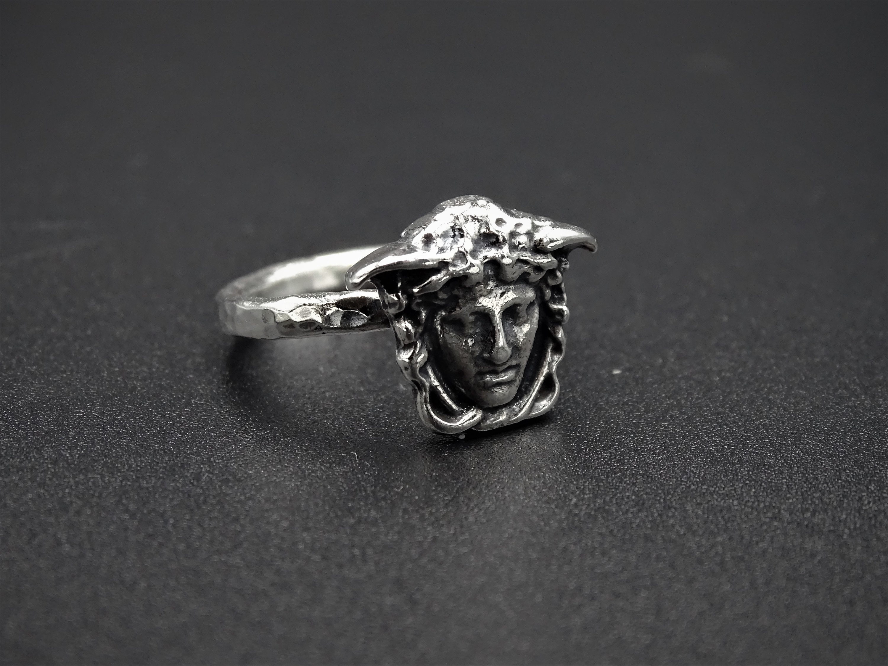 Medusa head hotsell ring versace