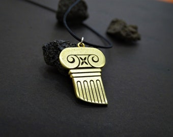 Handgemaakte bronzen ionische zuilhanger: ketting met Griekse architectuur