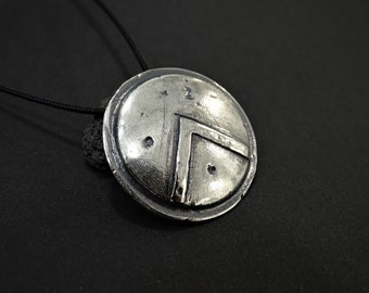 Colgante de escudo espartano de plata de ley: collar de guerrero griego