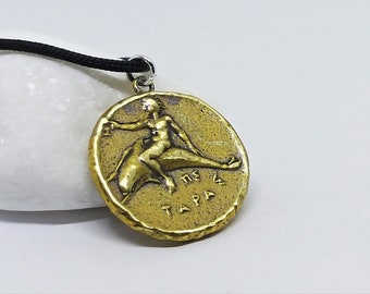 Collier pendentif pièce de monnaie drachme de Calabre, pendentif cheval, collier pièce de monnaie dauphin, bijoux grecs porte-bonheur, reproduction de musée, pendentif pièce porte-bonheur