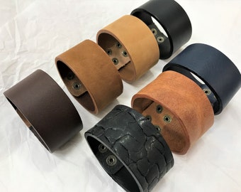 Brazalete ancho de cuero, estilo griego, estilo motero y rockero