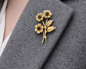Vintage Gold Flower Brooch – 14K Gold Brooch – Floral Pin – Elegant Statement Jewelry
