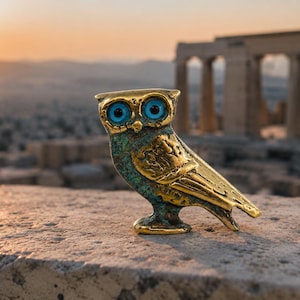 希少　APKA ACHM ギリシャ　フクロウの金属製彫刻 ギリシャのフクロウの彫刻。古代ブロンズ彫刻。ギリシャ美術館に