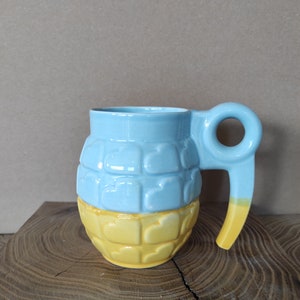 Love Granenade,Peace not war,Support for Ukraine,Love Ukraine,Heard Form,Peace Mug,Love Mug,Keramik Tasse,Handgemachte Keramik,Kaffee Tee Tasse