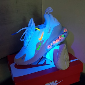 Zapatillas Nike Air Max 270 blancas personalizadas para mujer con cristales Swarovski auténticos y transparentes. imagen 6