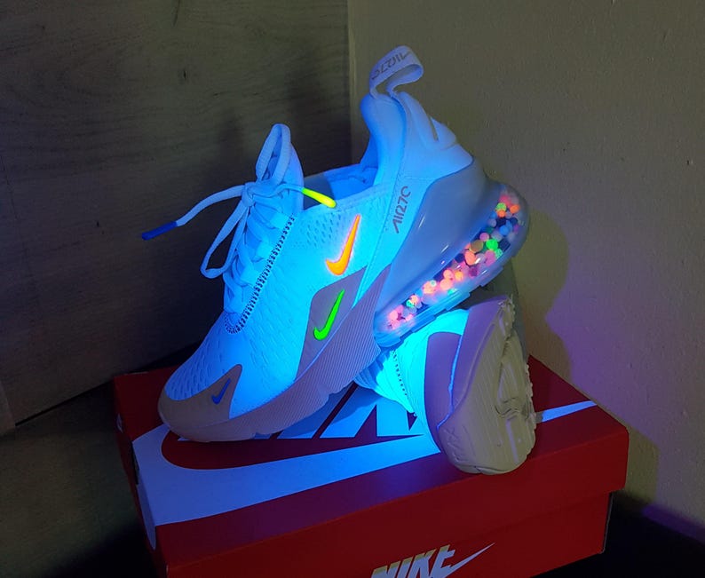 Zapatillas Nike Air Max 270 blancas personalizadas para mujer con cristales Swarovski auténticos y transparentes. imagen 6