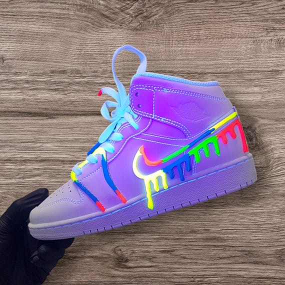 nike air jordan 1 mid glow in the dark