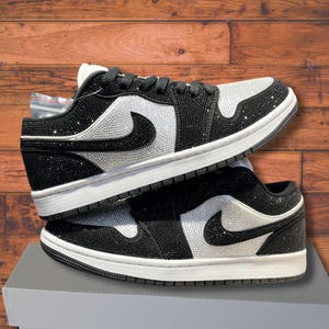 Custom sneakers, custom Air Jordan 1 shoes, hooks, full diamond shoes , Czech imported rhinestones, shiny shoes,diamonds
