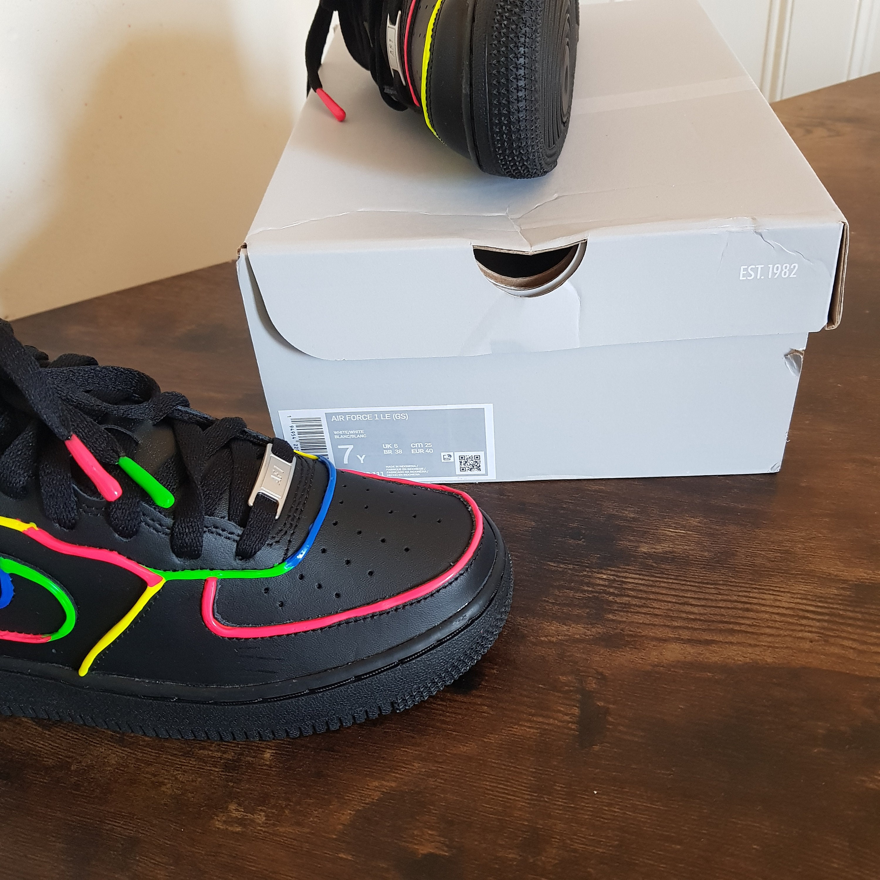 Neon nike air force hotsell 1