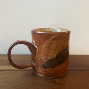 Mug fait main en céramique émaillée shino