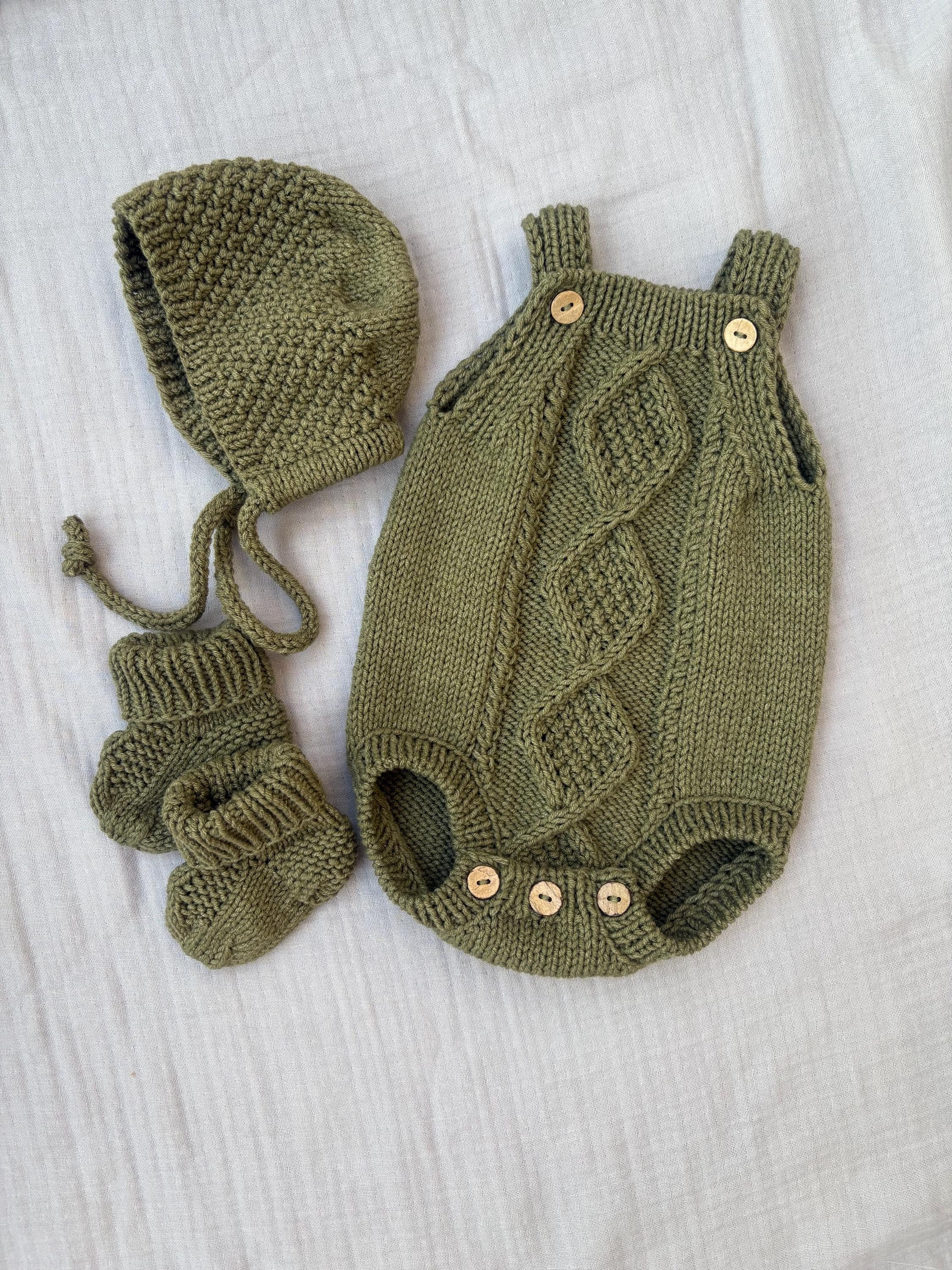 Baby coming home outfit. Knitted Romper, Bonnet and Socks.